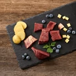 Kép 2/3 - Szarvas marhával, burgonyával és áfonyával, 800g, MEATLOVE
