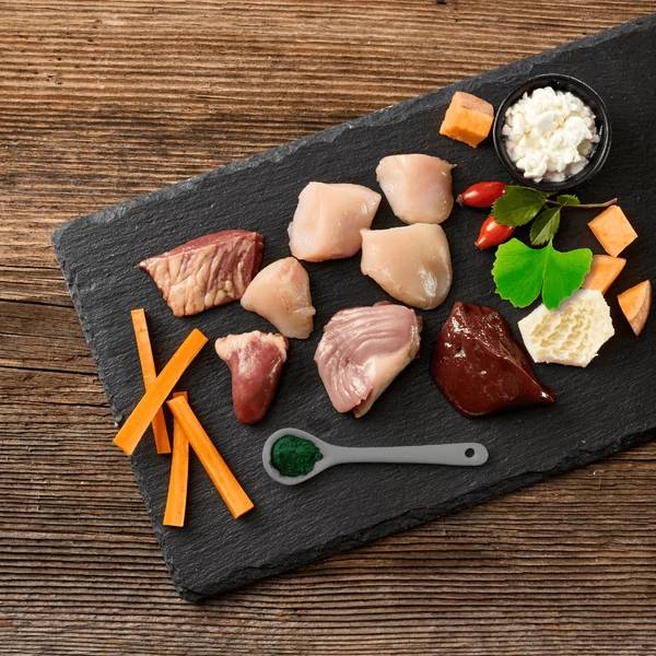 Senior csirke és marhahús édesburgonyával, csipkebogyóval és ginkgoval, 12x800g, Meatlove